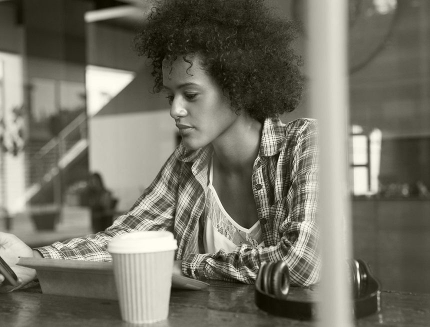 10 Tips for Women Traveling Solo, From Dining Out to Hotel Safety